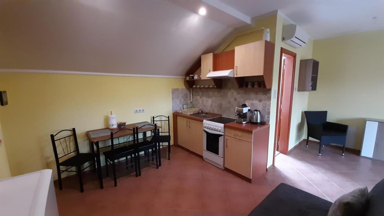 Rozmaring Apartmanok 귤러 외부 사진