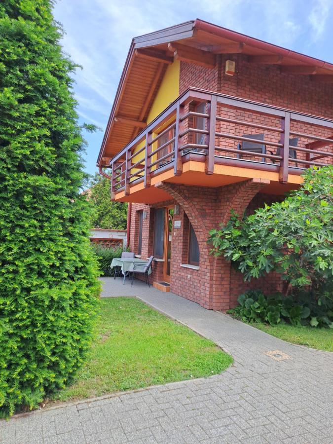 Rozmaring Apartmanok 귤러 외부 사진