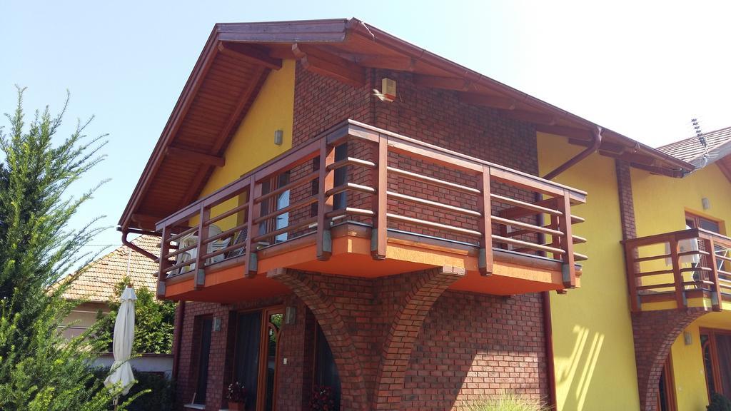 Rozmaring Apartmanok 귤러 외부 사진