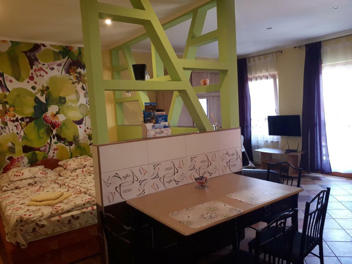 Rozmaring Apartmanok 귤러 외부 사진