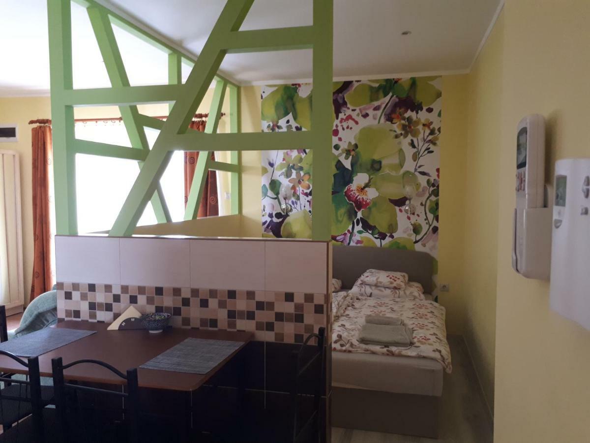 Rozmaring Apartmanok 귤러 외부 사진