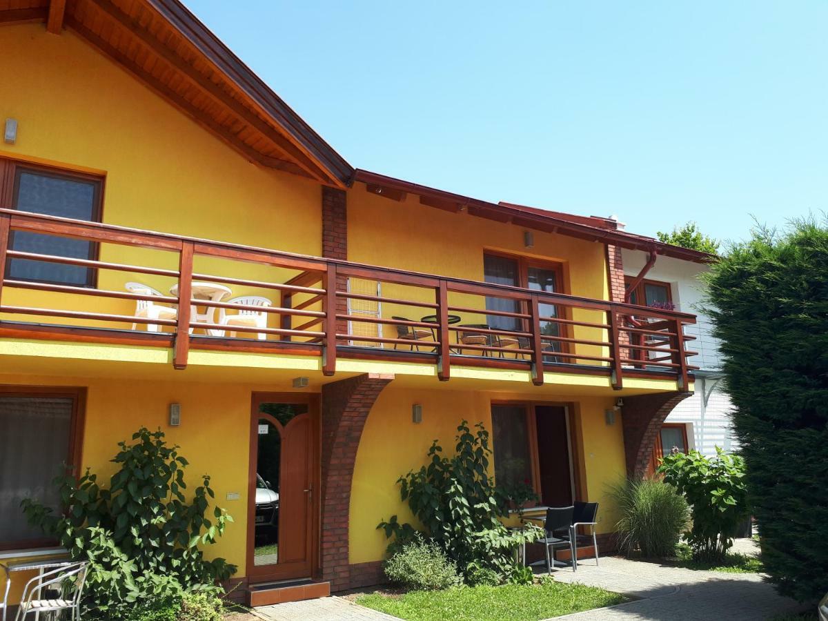 Rozmaring Apartmanok 귤러 외부 사진