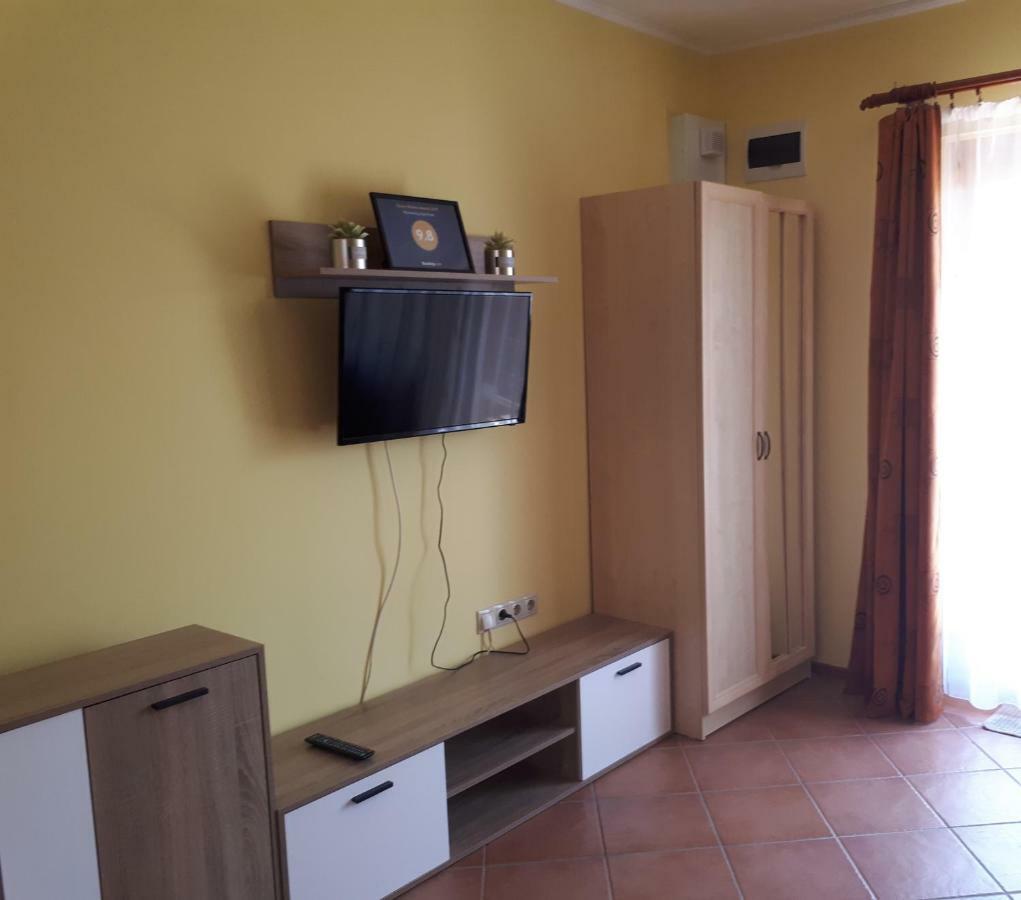 Rozmaring Apartmanok 귤러 외부 사진